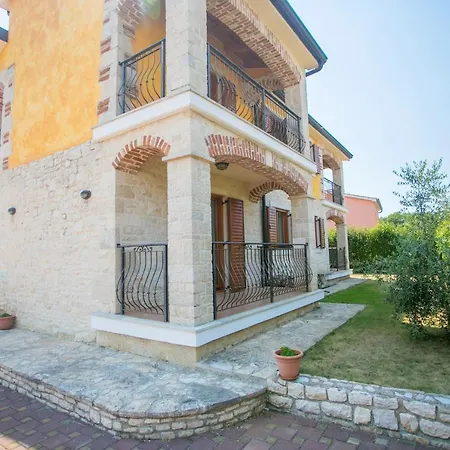 Hébergement de vacances Family Friendly House With A Swimming Pool Buici, - 19720