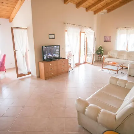 Hébergement de vacances Family Friendly House With A Swimming Pool Buici, - 19720 *