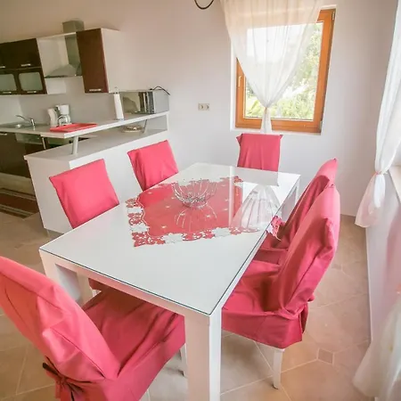 Hébergement de vacances Family Friendly House With A Swimming Pool Buici, - 19720 *