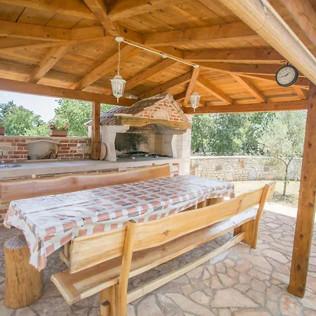 Family Friendly House With A Swimming Pool Buici, - 19720 Hébergement de vacances